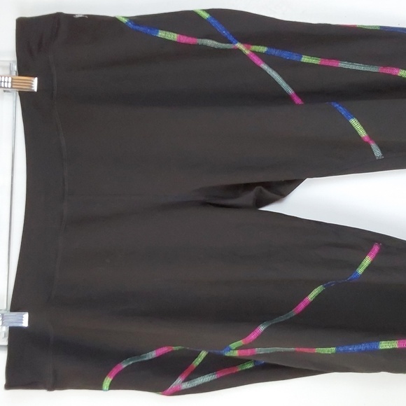 Danskin Womens Black W/ Multi-Color Workout Capri Leggings Athletic gym Sz.XL - Picture 4 of 8